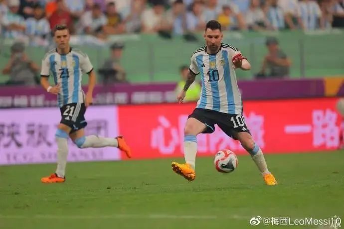  都灵锋霸破进球荒，泪洒球场谢球迷支持  